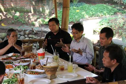 Berdoa Sebelum Makan Berdoa Sebelum Makan