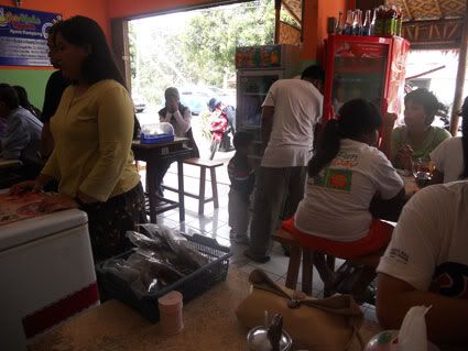 Warung Selalu Ramai Warung Selalu Ramai